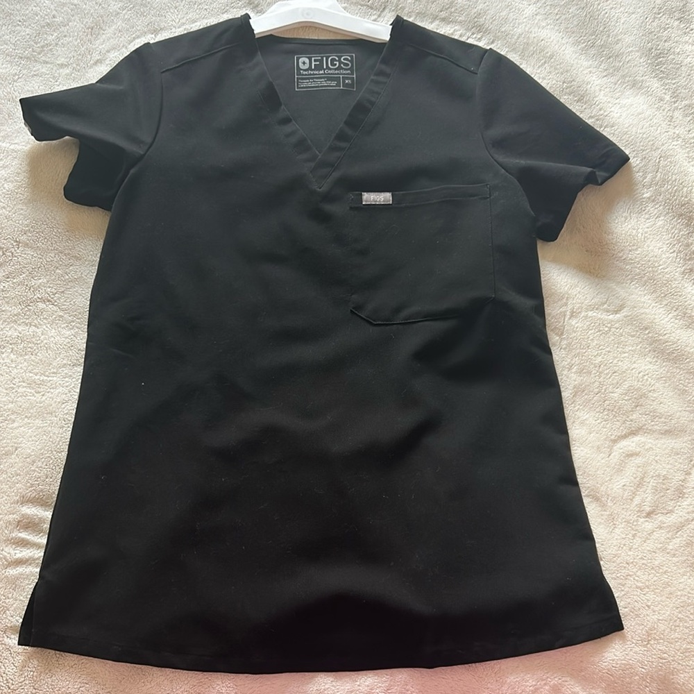 Figs scrub top